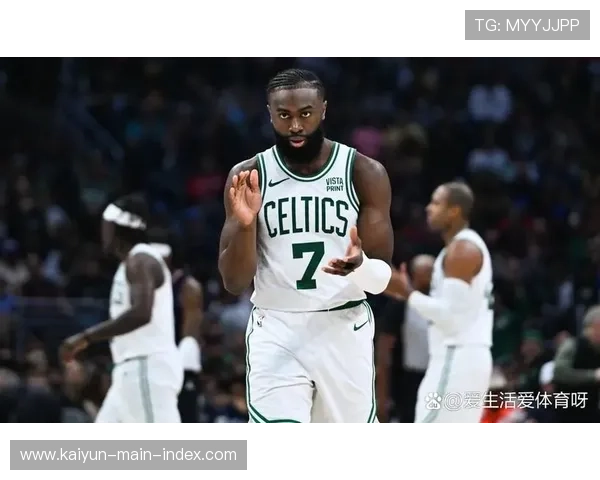 杰伦布朗30分13篮板统治攻防 凯尔特人大胜雄鹿28分