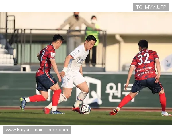 江原FC主场采用高位压迫策略 韩国球队跑动数据领先但转化率低